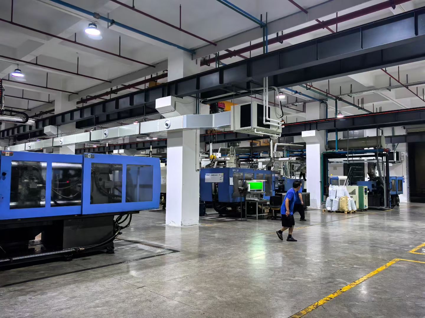 Energy saving air conditioner duct network serving a production floor